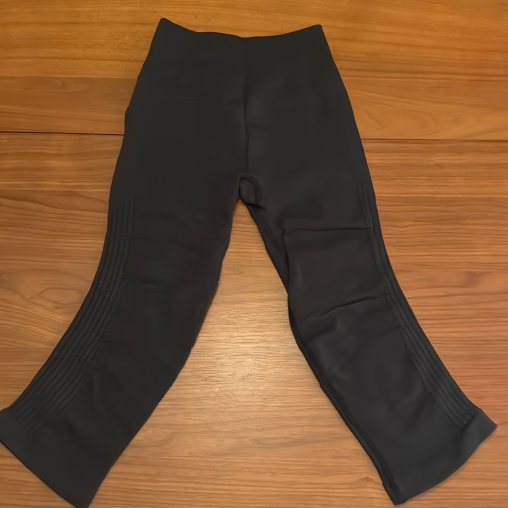 LULULEMON Flow and Go crop - size 2